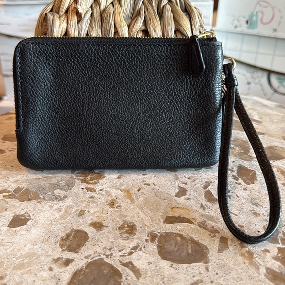 Coach double zipper wallet in black pebbled leather - Picture 2 of 5